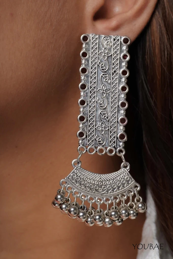 Aadhavi Earrings