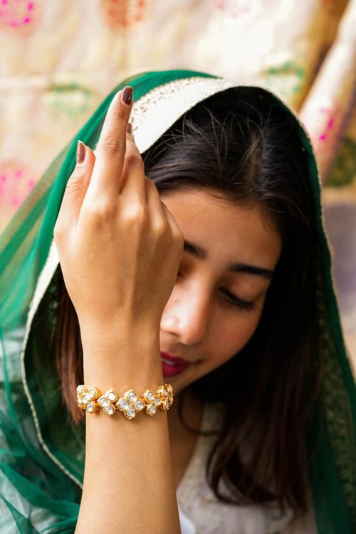 Aaradhya Gold Plated Kundan Bracelet-Single, Free Size, Adjustable