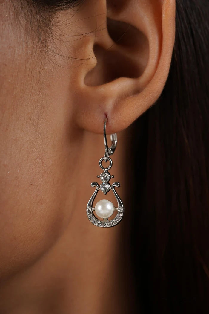 Arya Pearl Earrings