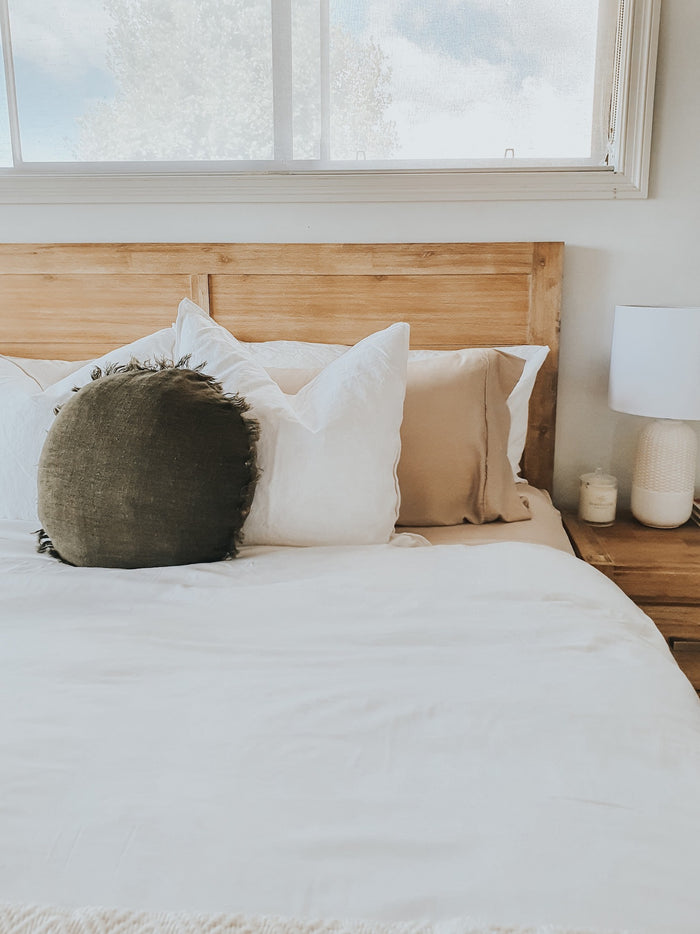 queen bed bamboo sheet set with fitted sheet, flat sheet and 2 pillow slips in white, bamboo bedding