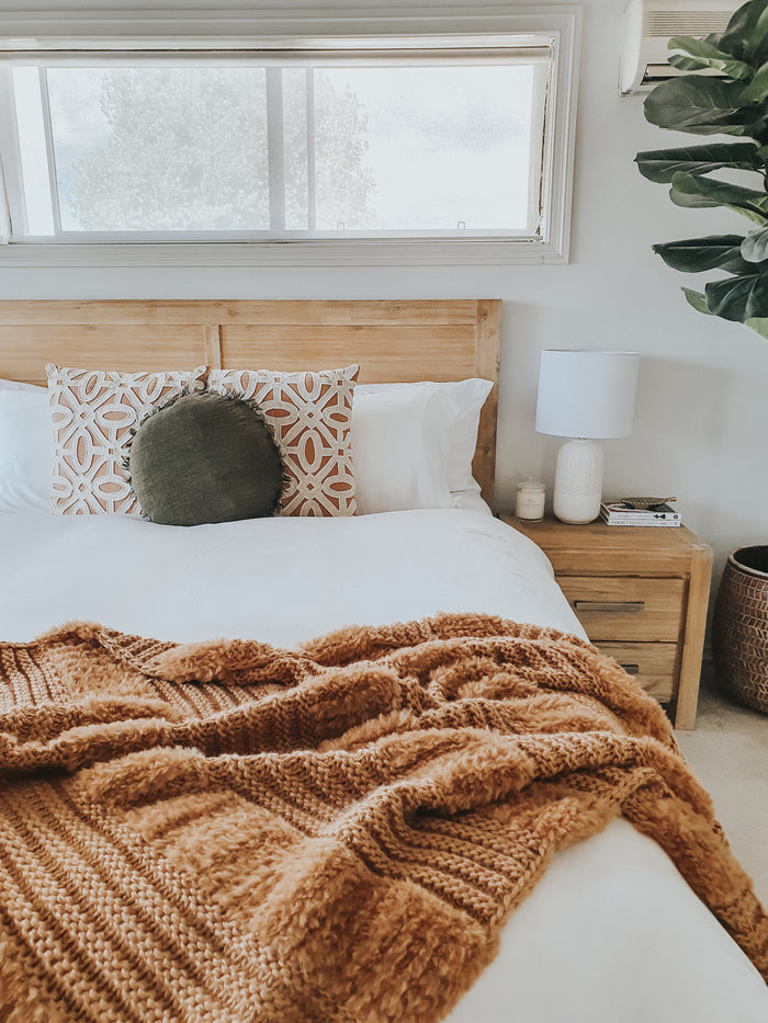 queen bed bamboo sheet set with fitted sheet, flat sheet and 2 pillow slips in white, bamboo bedding