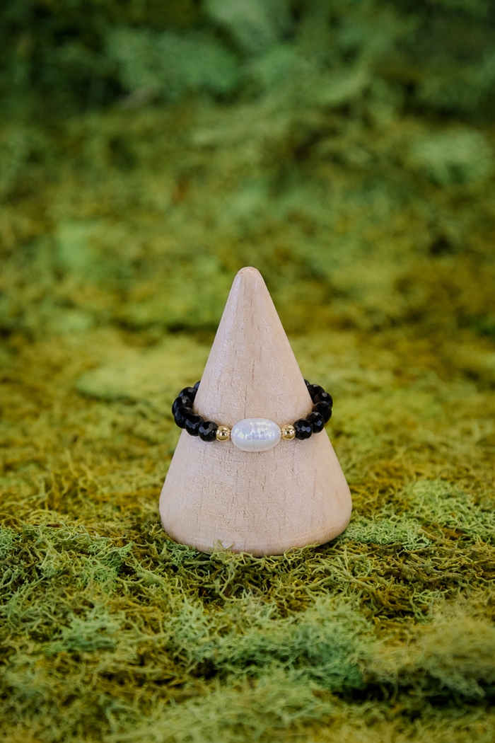 Ellie Stretch Ring in Black