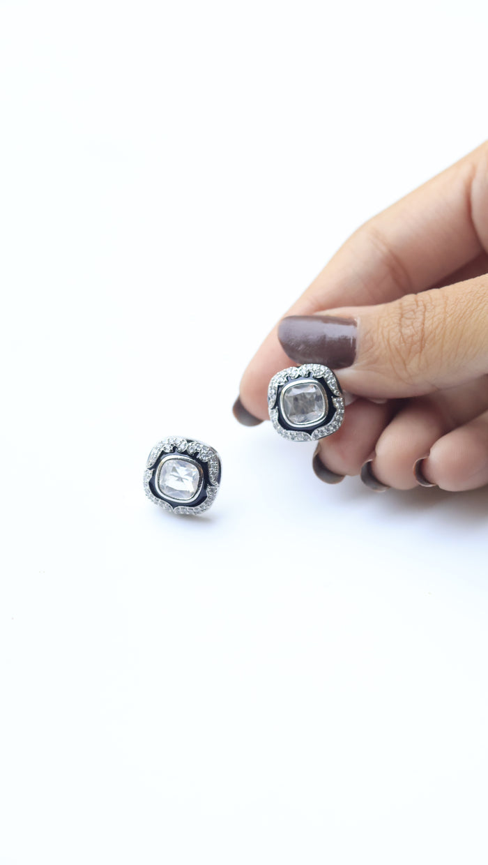 Iravi AD Stone Settings Studs