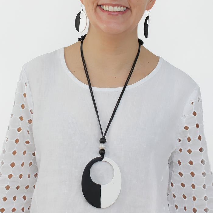 Oval Victoria Black White Pendant - Sylca Designs - Chunky Jewelry