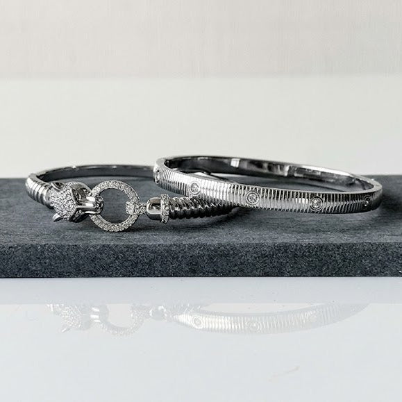 Silver panther head bracelet with textured band and pavé stones