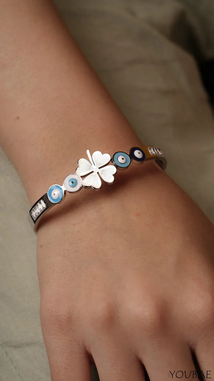 Quirky Flower Anti Tarnish Bracelet - Free Size