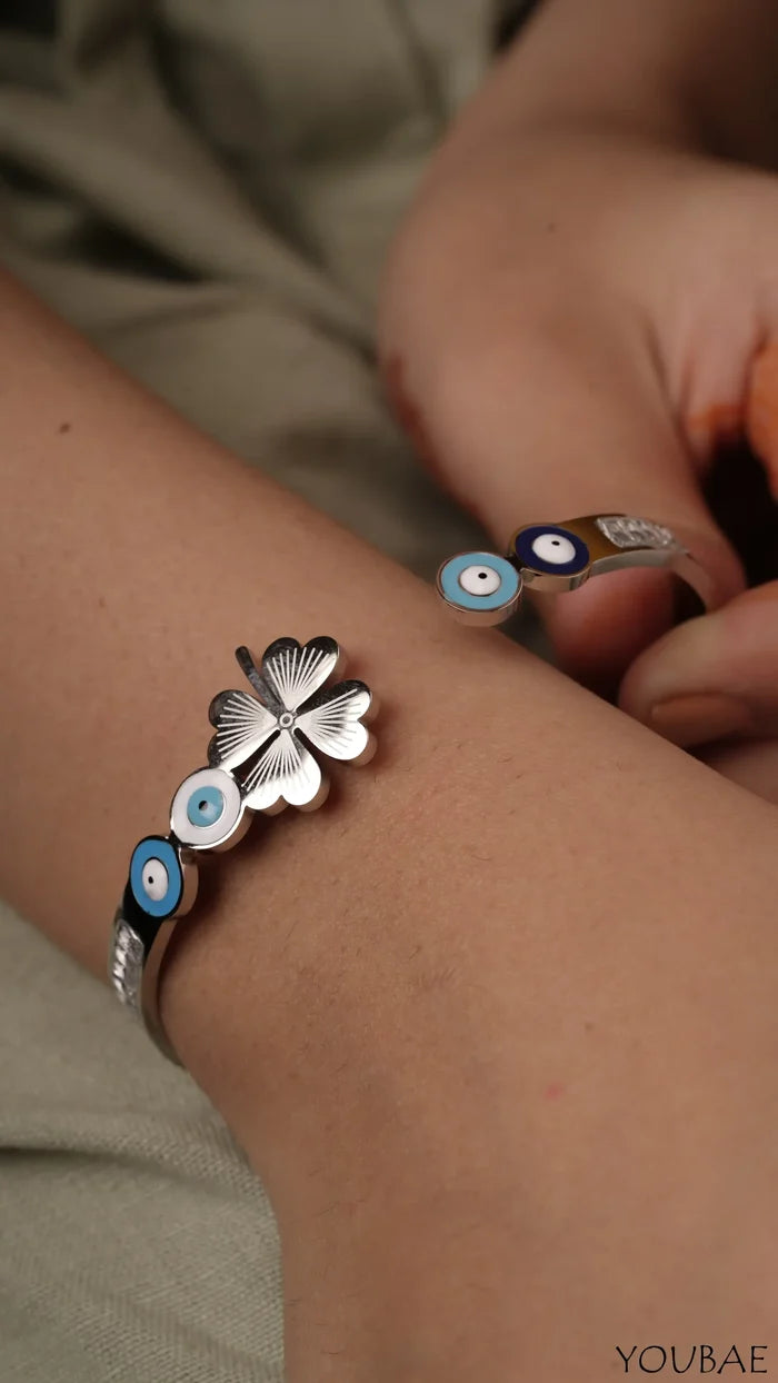 Quirky Flower Anti Tarnish Bracelet - Free Size