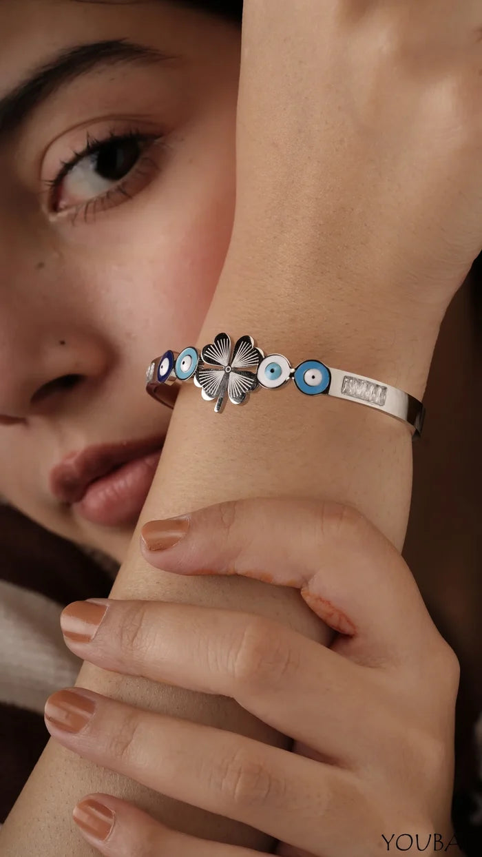 Quirky Flower Anti Tarnish Bracelet - Free Size
