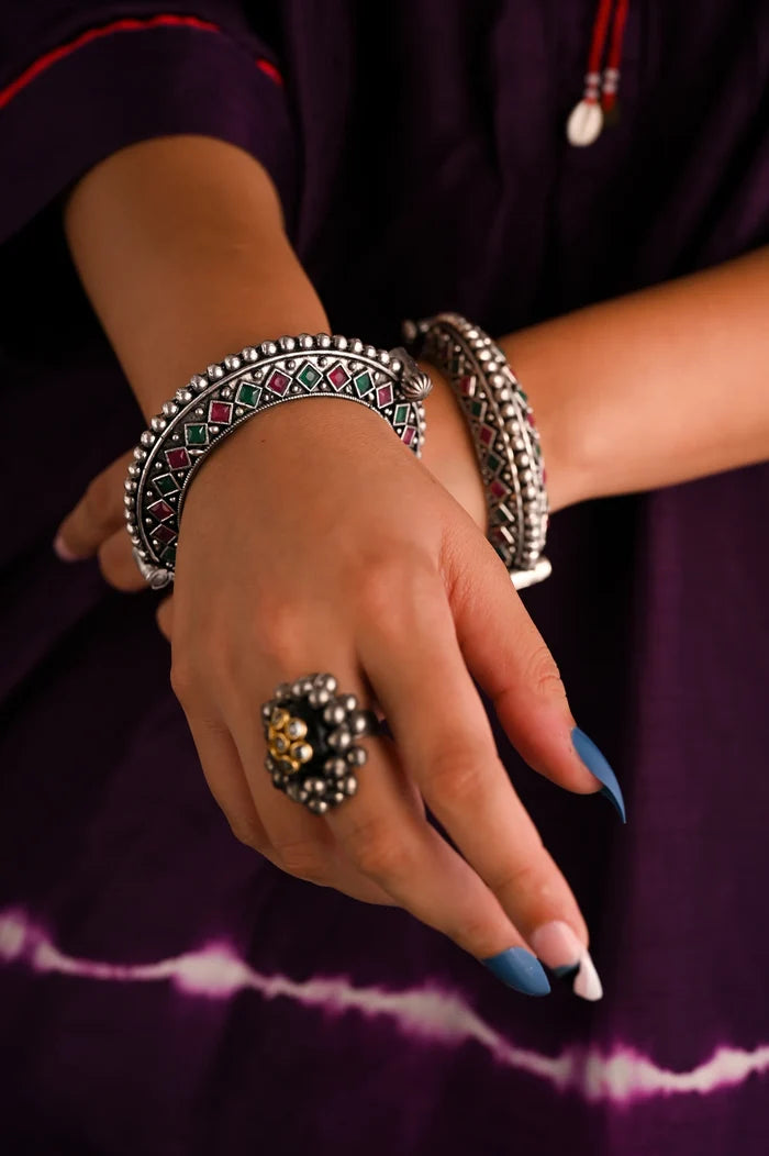 Ruby & Panna Look Alike Single Line - German Silver Handmade Kada (FREE SIZE)