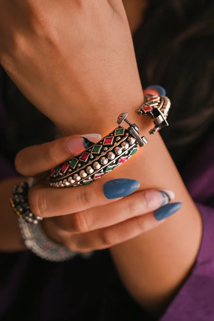 Ruby & Panna Look Alike Single Line - German Silver Handmade Kada (FREE SIZE)