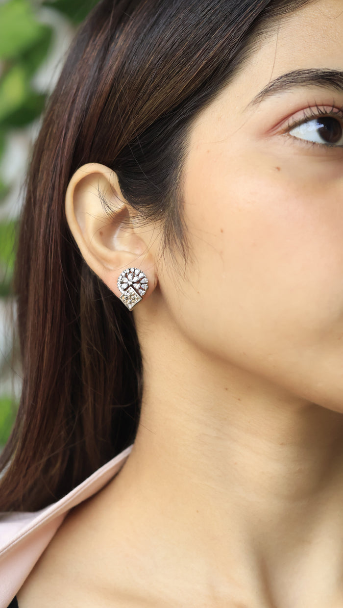Sao AD Stud Earrings