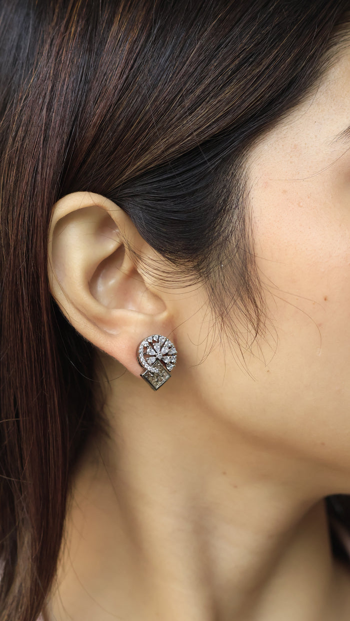 Sao AD Stud Earrings