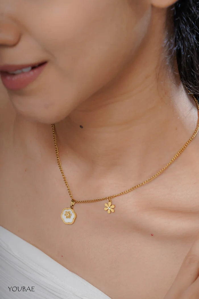 White Flora Anti Tarnish Neckpiece