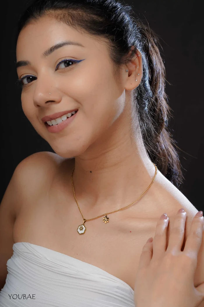 White Flora Anti Tarnish Neckpiece