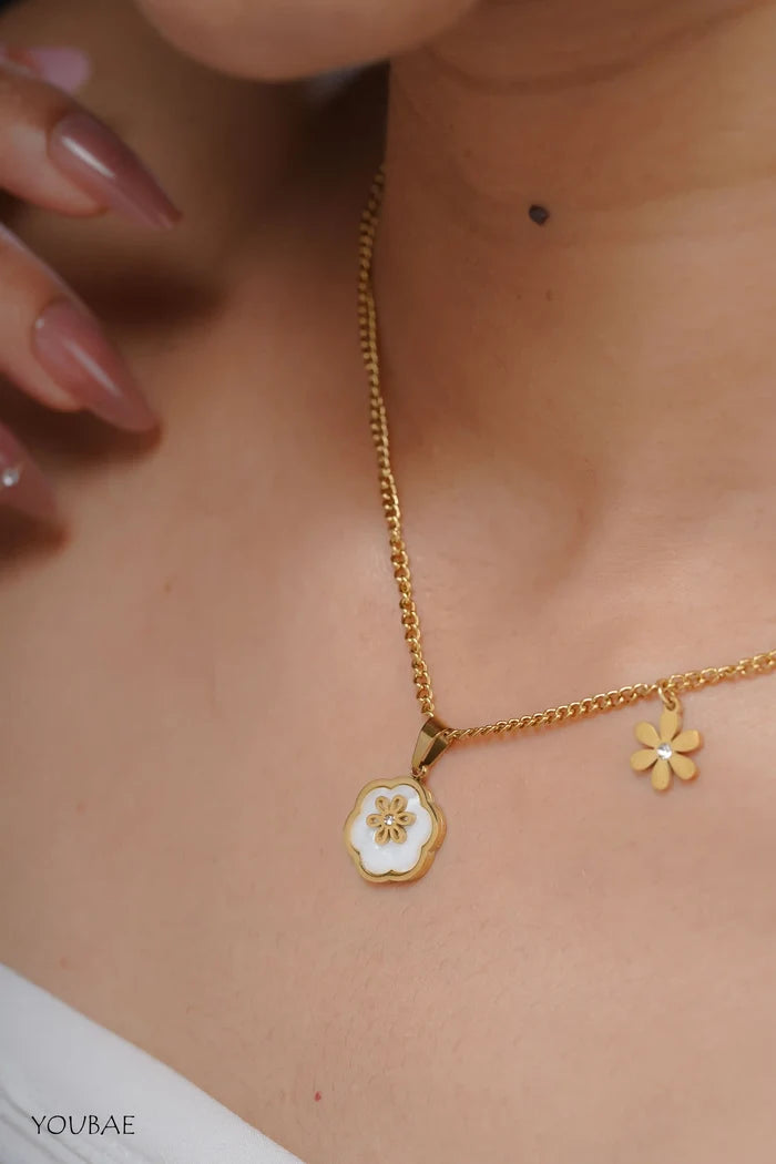 White Flora Anti Tarnish Neckpiece